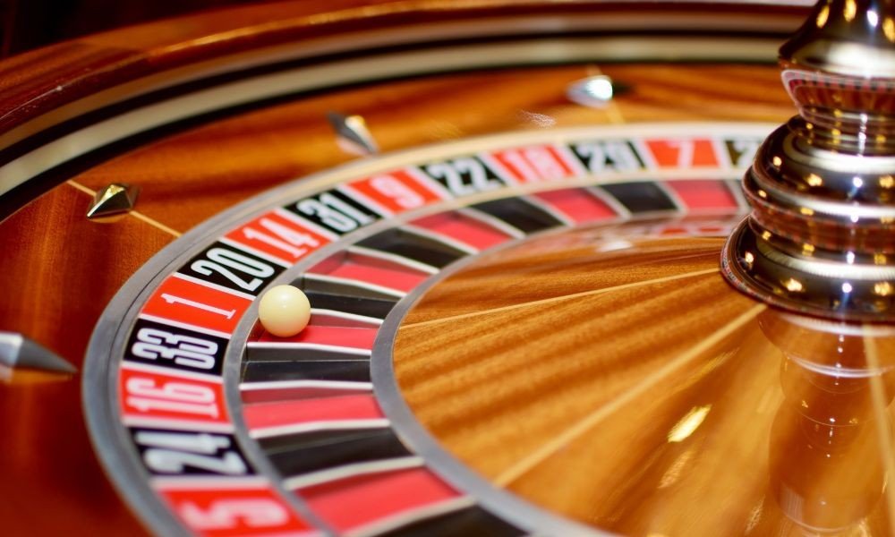 Financial Advice Industry Embraces Casino-Like Products, Critics Warn of Growing Risks