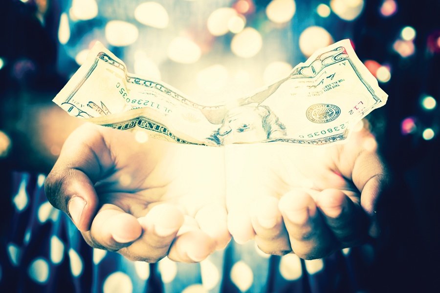 Fitch: Persistent High Rates to Lift Wealth Managers' Cash Earnings, With Caveats