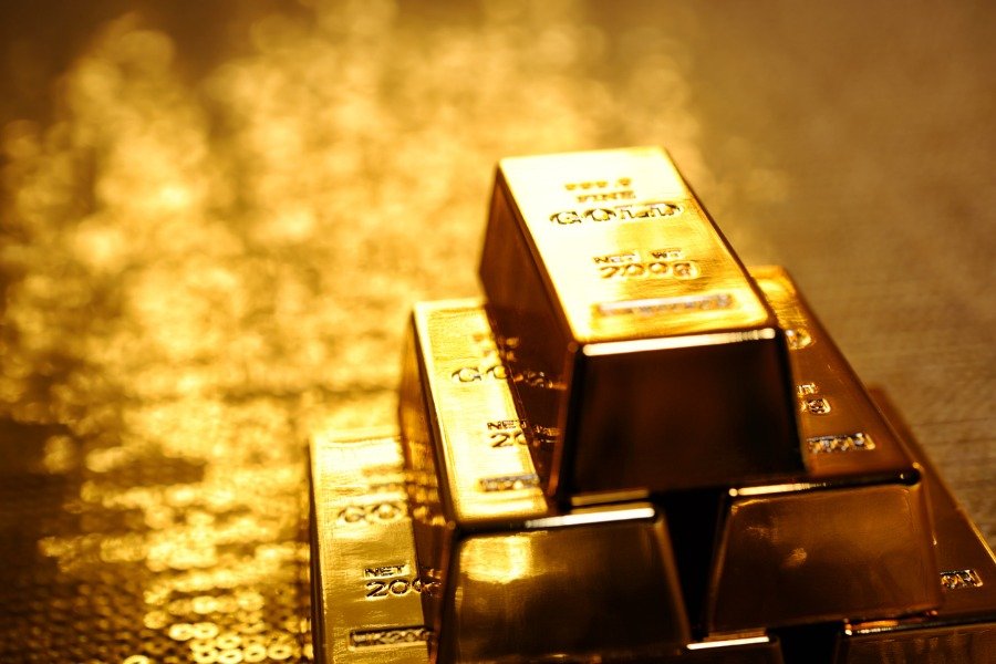 Gold Suffers Worst Quarter Since 2013 as Dollar Strength, Rate Hike Bets Crush Bullion