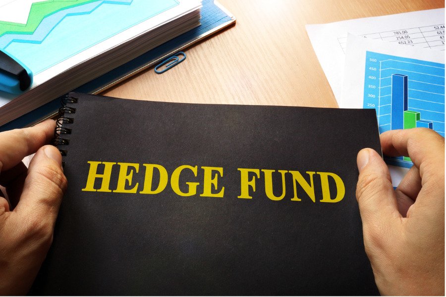 Largest hedge funds trail smaller rivals by 100 bps in H1 2026