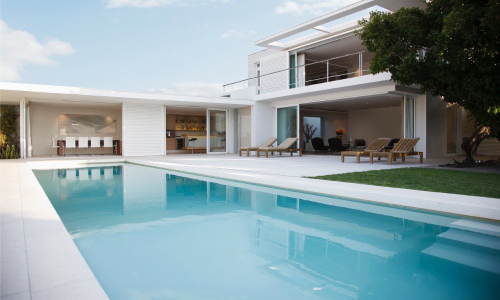 Luxury Home Sales Jump 6.2% as Starter Market Contracts 5.4% in May 2026