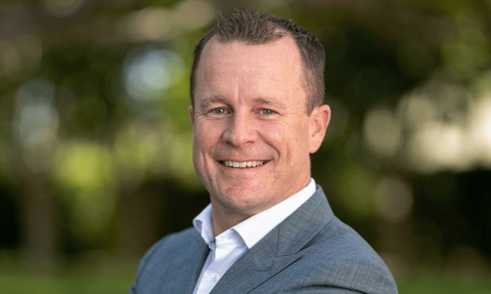 NFL Referee Shawn Hochuli Balances Gridiron Duties With $500M LPL Practice