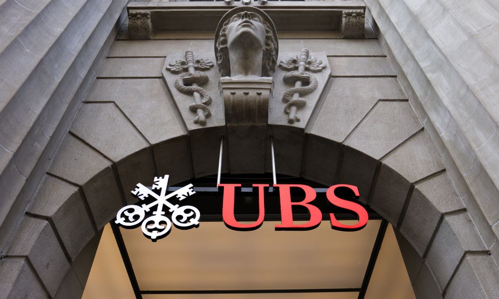 UBS to Compensate Advisors for Banking Sales as National Charter Nears