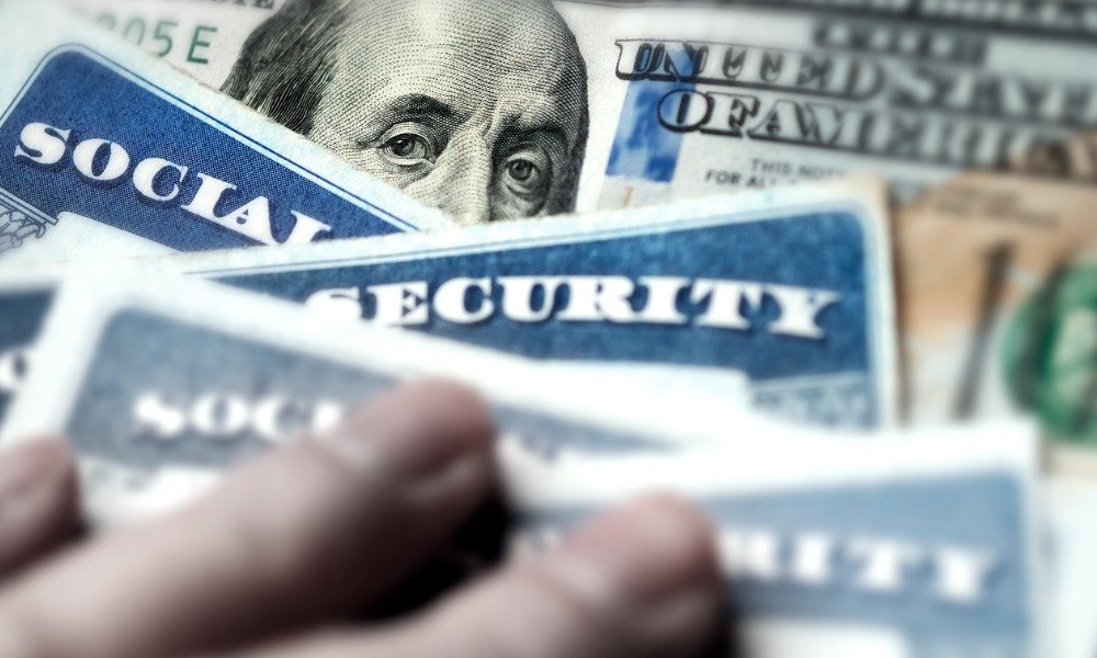 Warren Demands White House Clarify Social Security Retirement Age Plans as Trust Fund Depletion Accelerates